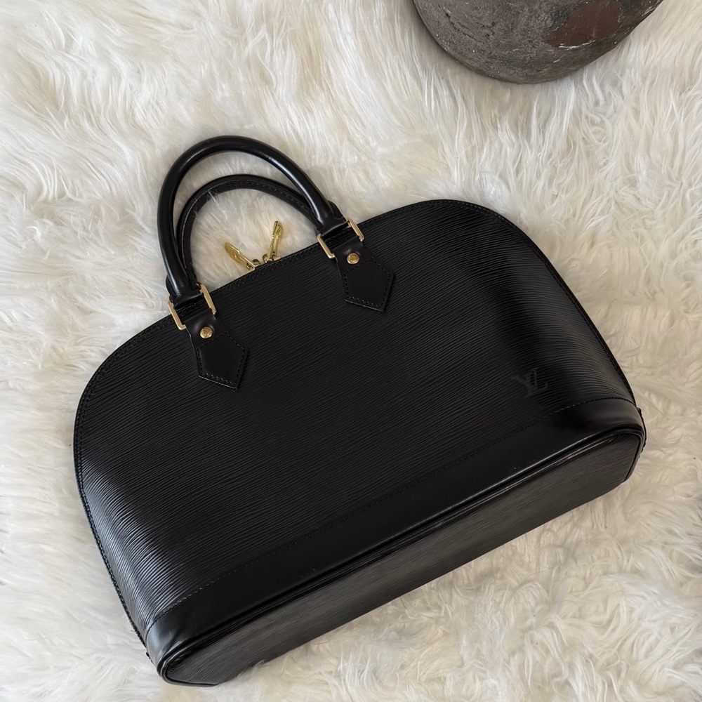 LOUIS VUITTON ALMA MM EPI LEATHER
